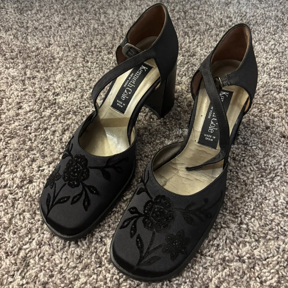 Vintage Kenneth Cole Satin Floral Embroidered Block Heels - Size 7.5